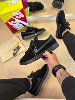 Dunk low Camurça - All Black - comprar online
