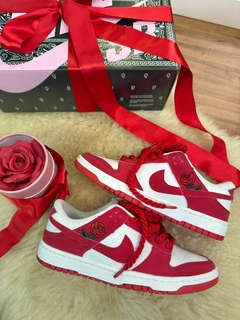 Nike Sb Dunk x Valentines Day In Roses Red na internet