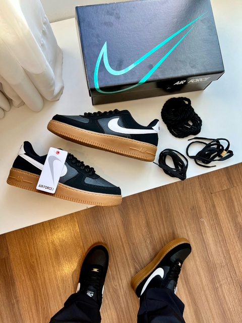Nike Air Force 1 07 LV8 - Preto (dois cadarços)
