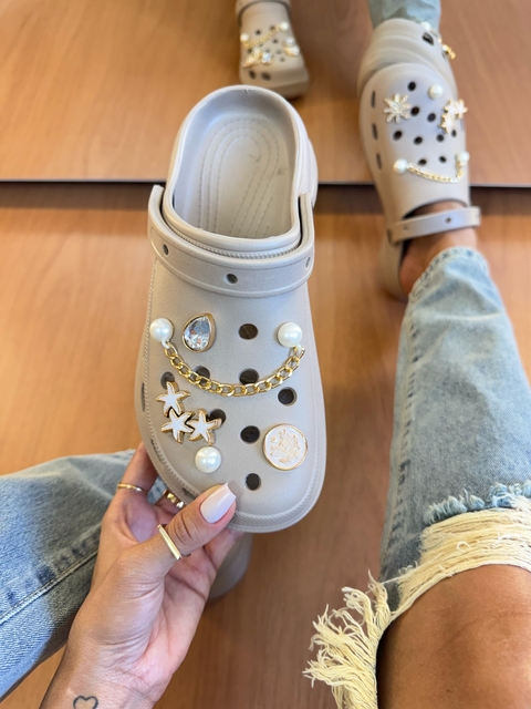 Crocs em EVA (com botons) - Nude