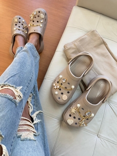 Crocs em EVA (com botons) - Nude - comprar online