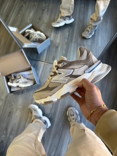 New Balance 9060 - Bege/Marrom - comprar online