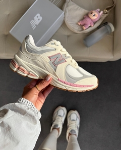 New Balance 2002 - Off/Cinza/Rosa