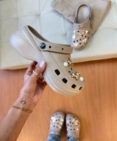 Crocs em EVA (com botons) - Nude - Dezenove Streetwear