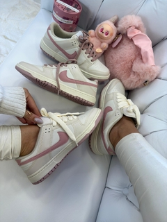 Nike SB Dunk - manteiga/flamingo na internet