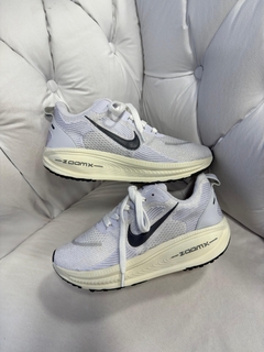 Nike Vomero 18 - Branco/Off White - loja online