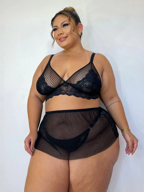 Conjunto Plus Size com Saia – 3 Peças - comprar online