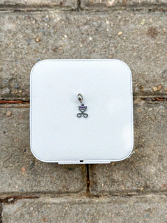 Berloque curvex de cílios rosa em aço inox - comprar online