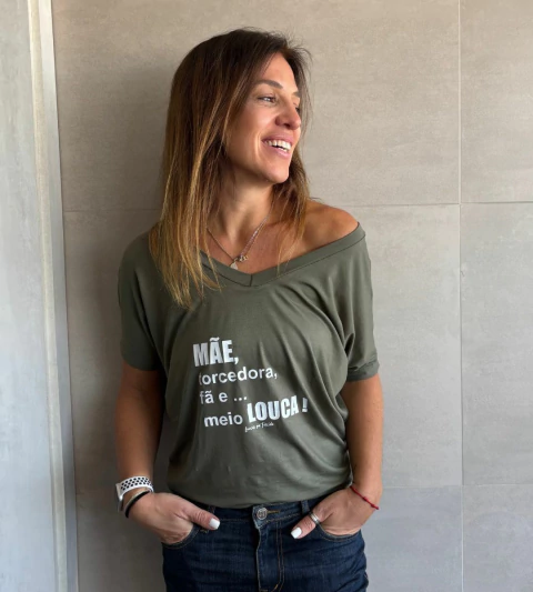 Blusa Decote V Frete e Costas - MÃE MEIO LOUCA! - comprar online