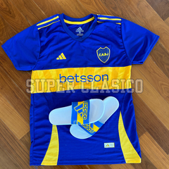 CAMISETA TITULAR BOCA JUNIORS + OJOTAS DE REGALO