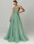 Vestido de festa longo verde chá com busto bordado da marca Avenisse.