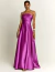 Vestido de festa longo princesa fúcsia Belmont, modelo tomara que caia, tecido acetinado e caimento elegante, ideal para madrinhas, formaturas e eventos especiais.