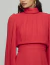 Detalhe do vestido de festa longo vermelho plissado com manga longa e gola alta, modelo elegante para ocasiões especiais.