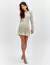 Modelo vestindo Vestido Curto De Tricot Off White ideal para look casual, reveillon