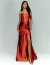 Vestido de festa longo com fenda frontal em cor terracota, estilo tomara que caia, da marca Casa Blanca.