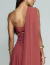 Vestido de festa longo terracota com lenço, modelo elegante e evasê, ideal para madrinhas e convidadas.