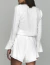 Conjunto feminino Aurora manga longa off white, visto por trás, com tecido leve e acabamento delicado.