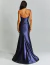 Imagem de um vestido de festa longo tomara que caia azul marinho Sollar visto de costas.