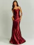 Vestido longo marsala com design elegante e sem alças.