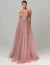 Vestido de festa longo bordado rosa old Evalisse com alças finas e saia de tule esvoaçante.
