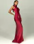 Mulher vestindo um vestido longo de gola alta marsala, modelo Fierce, elegante e justo ao corpo, com detalhes em drapeado e botões na cintura.