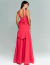 Mulher vestindo vestido de festa longo vermelho com laço nas costas, modelo Florença, ideal para madrinhas e ocasiões especiais.