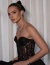 Vestido longo preto elegante com corpete rendado e saia volumosa, ideal para formandas, back tie