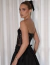 Vestido longo preto elegante com corpete rendado e saia volumosa, ideal para formandas, back tie