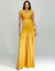 Vestido de festa longo amarelo com drapeado na cintura, decote profundo e modelagem elegante estilo sereia, ideal para madrinhas e ocasiões especiais.