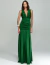 Mulher vestindo vestido de festa longo verde bandeira com drapeado na cintura, modelo sem mangas e decote em V, ideal para madrinhas ou convidadas de casamento.