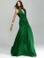 Mulher vestindo vestido de festa longo verde bandeira com drapeado na cintura, modelo sereia, ideal para madrinhas, formaturas e eventos especiais.
