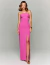 Mulher vestindo vestido de festa longo tomara que caia rosa com fenda na perna, modelo elegante Lerida.