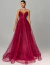 Vestido de festa longo bordado na cor marsala com alças finas e detalhes brilhantes.