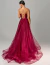 Vestido de festa longo bordado marsala Lunara com detalhes em tule, costas abertas e fechamento em amarração, visto de trás.