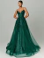 Vestido de festa longo bordado verde floresta Lunara, com alças finas, decote profundo e saia rodada em tule brilhante.
