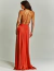 Vestido de festa longo de cetim vermelho com costas abertas