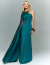 Vestido de festa longo jade Manzanillo com manga única, tecido fluido e recorte elegante, ideal para madrinhas e convidadas de casamento.