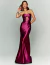 Mulher usando vestido de festa longo marsala com busto drapeado.