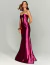 Vestido de festa longo marsala com busto drapeado, modelo elegante posando.