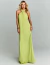 Mulher vestindo vestido de festa longo frente única na cor lima, modelo plissado, ideal para madrinhas, formaturas e eventos especiais.
