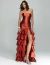 Vestido longo de festa tomara que caia, cor ferrugem, com babados na saia e fenda lateral, modelo elegante ideal para eventos formais.