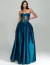 Vestido de festa longo com corset de renda em cor esmeralda.