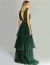 Vestido de festa longo em tule verde musgo com saia de babados, modelo visto de costas  ideal para madrinhas de casamento e formandas