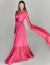 Vestido de festa longo em cetim pink com mangas longas e design elegante ideal para madrinhas de casamento