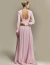 Vestido longo rosa com decote nas costas ideal para mãe de noivo