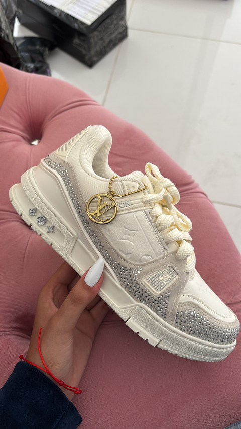 LV trainner cravejado branco c off