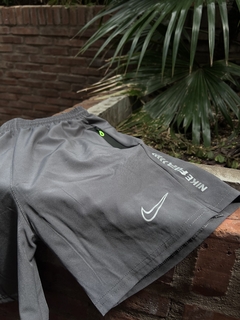 SHORT NIKE 2 X 1 - comprar online