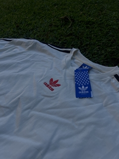 REMERAS ADIDAS RETRO 2X1 Y MEDIAS DE REGALO en internet