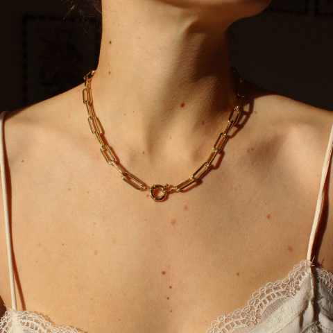 Cadena choker cuadrada