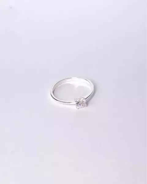 Anel Neyla - Anel de prata 925 solitário | Hipoalergênico
